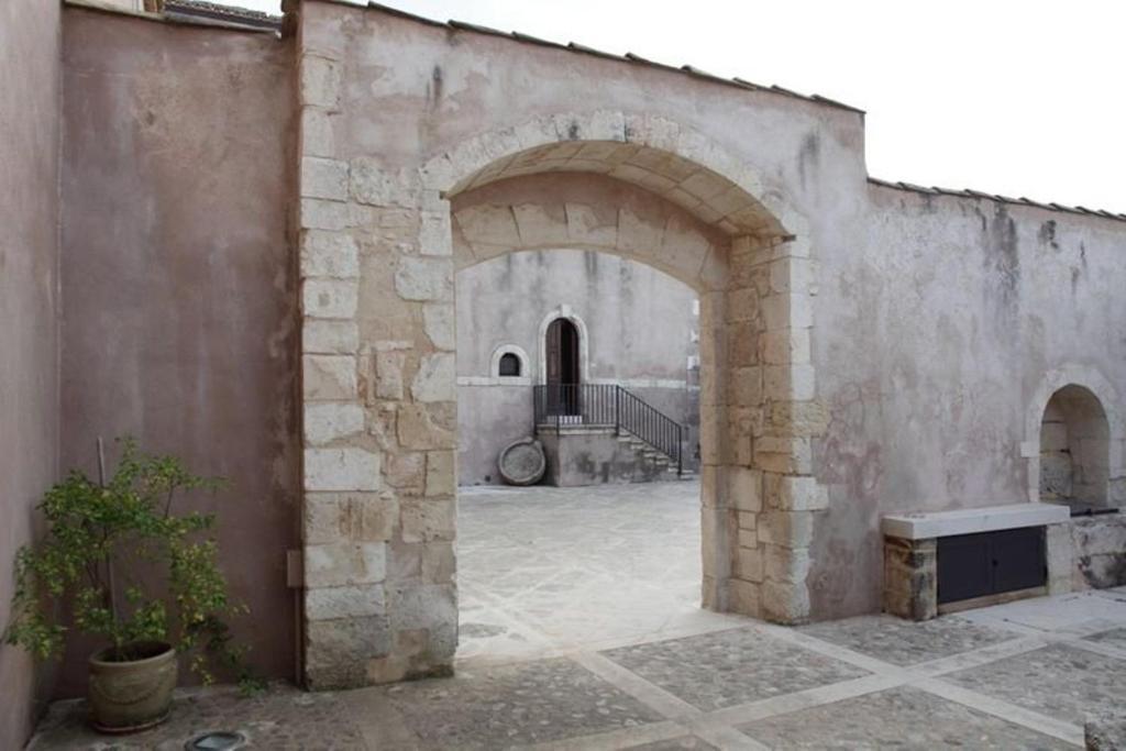 Eremo Madonna Delle Grazie Guest House Авола Екстериор снимка